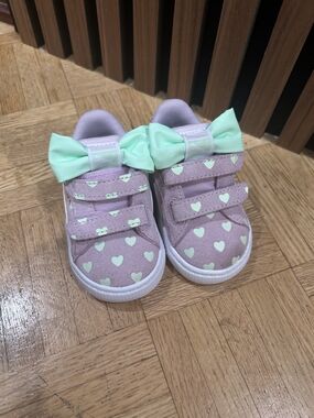 Puma Pink Girls Sneakers with Mint Bow & Heart Print